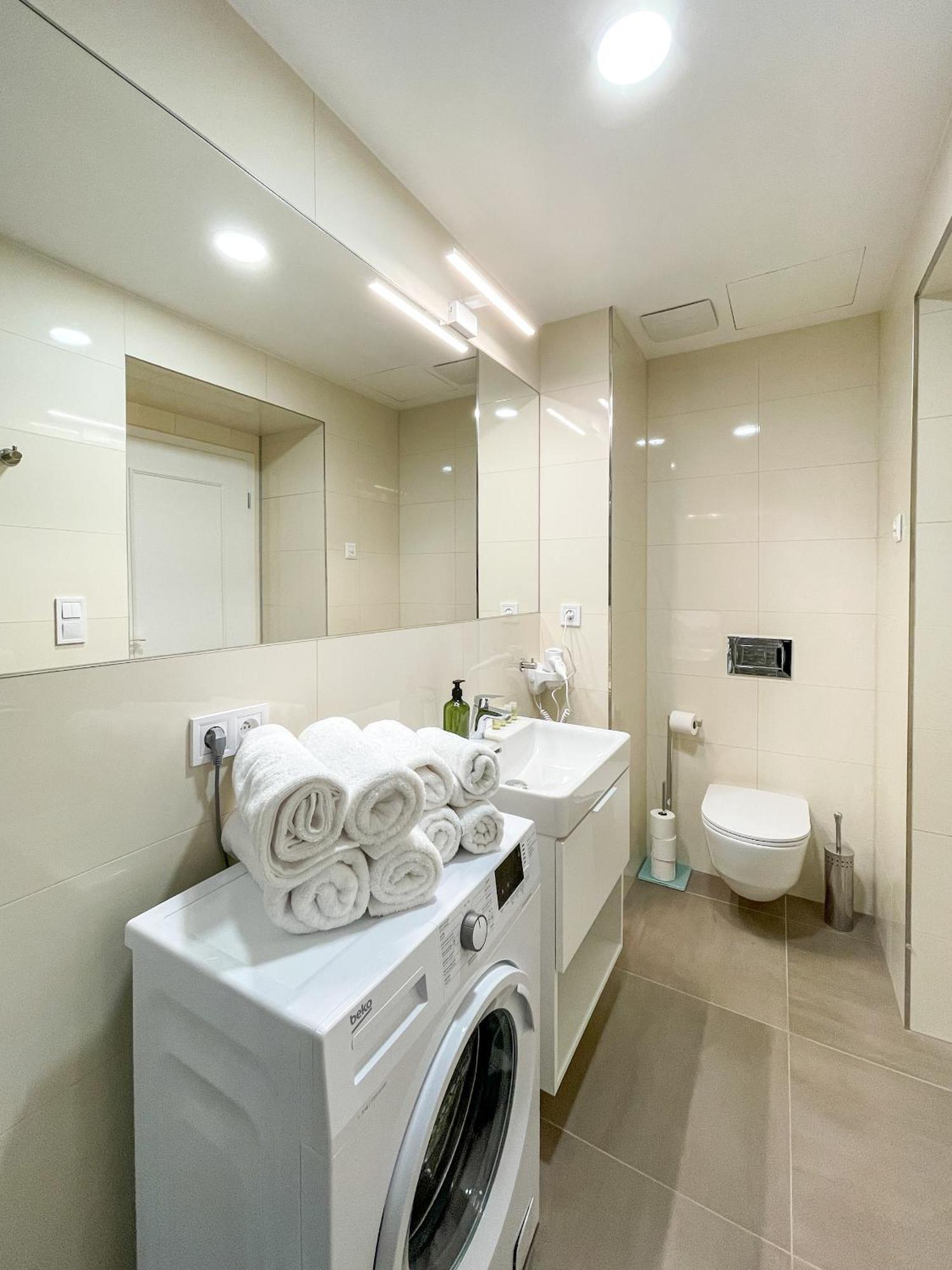 Rasinovo Nabrezi - Riverside Residence 布拉格 外观 照片