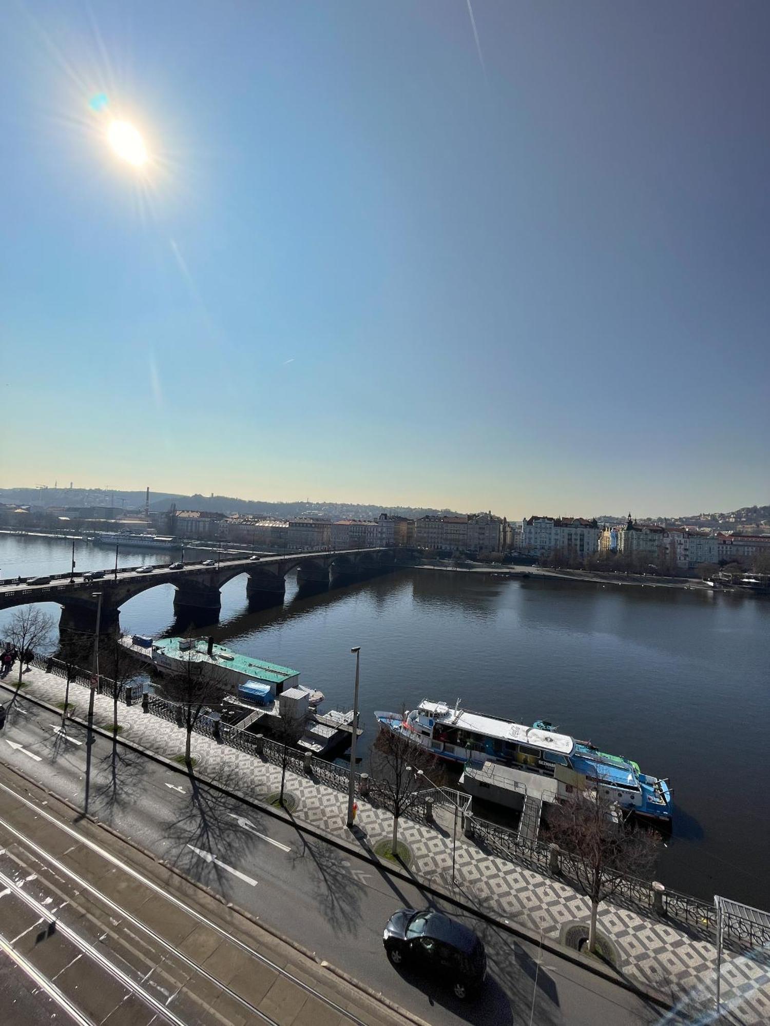 Rasinovo Nabrezi - Riverside Residence 布拉格 外观 照片